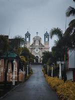 iglesia en una colina. foto