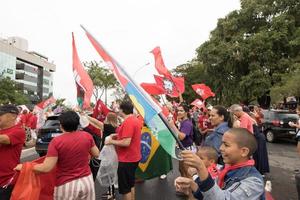 brasilia, brasil, 23 de octubre de 2020 partidarios del ex presidente lula de brasil, toman las calles en apoyo de su candidato para las próximas elecciones foto