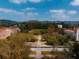 vista aerea del royce hall en la universidad de california, los angeles foto