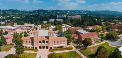 vista aerea del royce hall en la universidad de california, los angeles foto