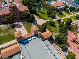 vista aerea del royce hall en la universidad de california, los angeles foto