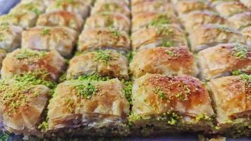 traditionell turkiska baklava efterrätt med pistasch video