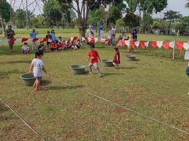 bogor, 2022 alegría de los niños al participar en la competencia foto