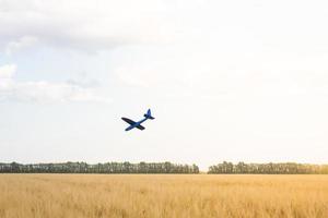 plane falls into field photo