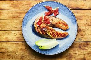 Grilled trout with figs photo