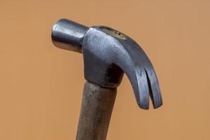 hammer to remove and insert nails photo