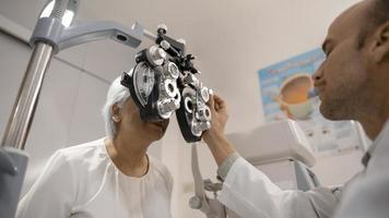 Elderly women have their eyes examined by an ophthalmologist. photo