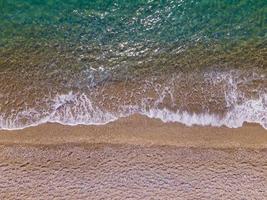 la magnífica vista del aire desde el aire y la playa. fondo y paisaje foto