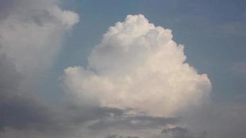Wolken in superhoher 4k-Auflösung aufgenommen video