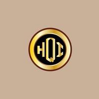 diseño creativo del logotipo de la letra hqi con círculo dorado vector