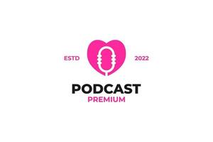 podcast de micrófono plano con ilustración de vector de diseño de logotipo de icono de amor