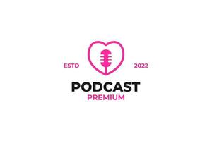 podcast de micrófono plano con ilustración de vector de diseño de logotipo de icono de amor