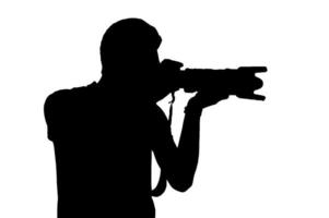 fotógrafo con cámara. silueta de vista lateral del hombre que sostiene la cámara digital mientras está de pie aislado en blanco foto