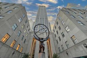 nyc, 2022 - vista de la estatua del atlas foto