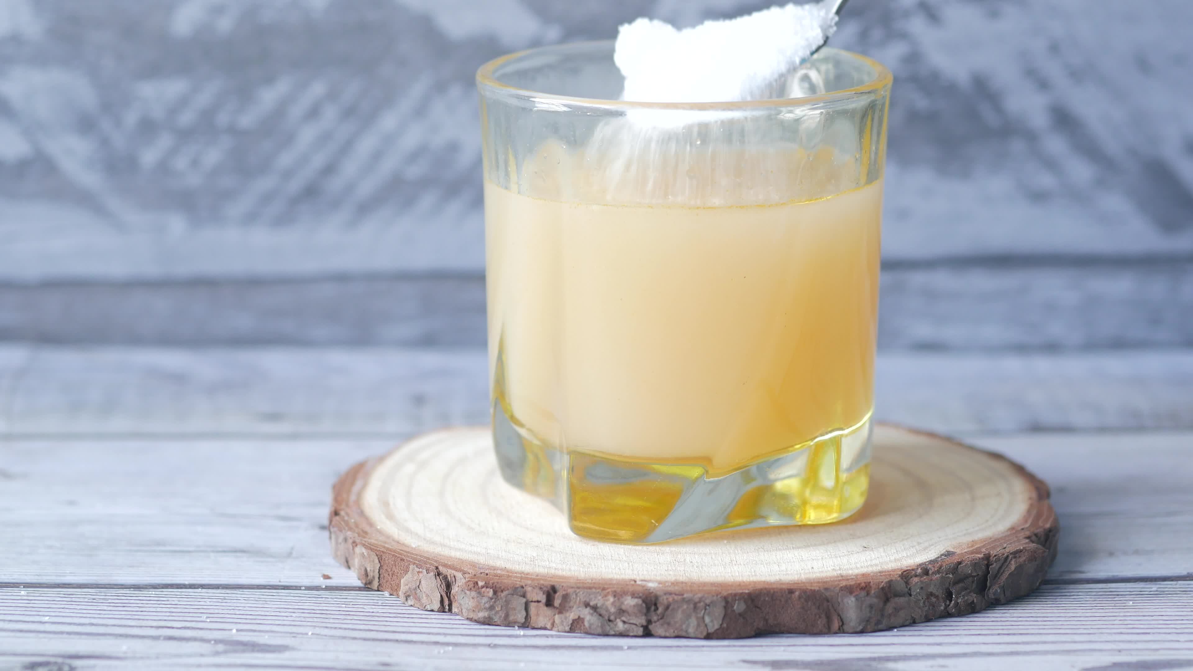 Adding sugar to juice 13566308 Stock Video at Vecteezy