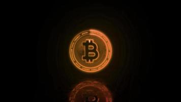 neon lysande bitcoin symbol kryptovaluta. intro animering med reflektioner på de svart jord och krets anslutningar representerar de blockchain. begrepp av digital betalningar och elektronisk pengar. video