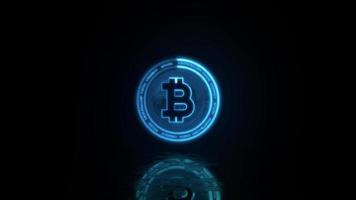 neon gloeiend bitcoin symbool cryptogeld. intro animatie met reflecties Aan de zwart grond en stroomkring verbindingen vertegenwoordigen de blockchain. concept van digitaal betalingen en elektronisch geld. video