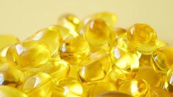cápsulas de aceite, vitaminas y medicamentos video