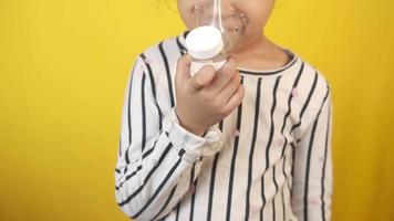 Kid using inhaler