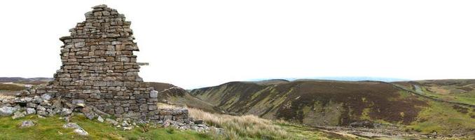 ruinas de un edificio de piedra en el yorkshire foto