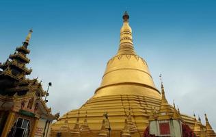 pagoda shwemawdaw, templo del dios dorado foto