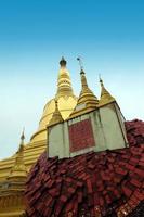 pagoda shwemawdaw, templo del dios dorado foto