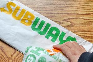 washington, estados unidos - 20 de marzo de 2022 sándwiches de metro en sándwiches de metro el metro es una franquicia de restaurantes de comida rápida muy popular en los estados unidos.