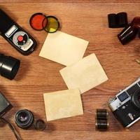 bodegón con equipo de fotografía antiguo foto