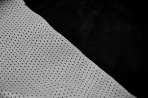 fondo de textura de tela de ropa deportiva gris. vista superior de la superficie textil de tela gris. camiseta de baloncesto oscura. foto