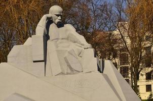 poltava. ucrania - 20 de mayo de 2019 monumento al escritor y artista ucraniano taras shevchenko foto