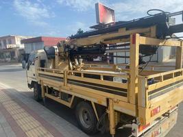 A small small crane mounted on a truck body for transporting and lifting cargo, evacuation photo