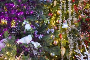 Christmas decor for a shopping center. stylish showcase decoration for the new year. branches with fir cones, cotton wool for snow stylization. purple beads on the branches, toys photo