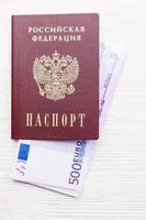 pasaporte ruso con dinero foto