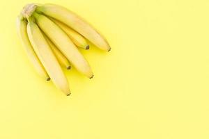 racimo fresco de plátanos foto