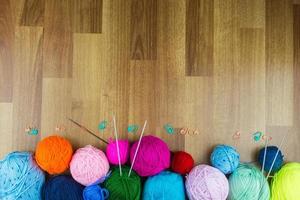 knitting needles with a ball photo