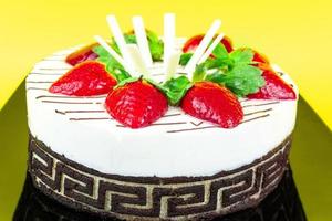 Strawberry cake with vanilla cream photo