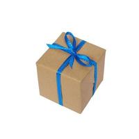Caja de paquete de regalo con lazo de cinta, aislado en blanco foto