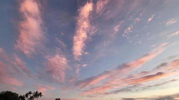 cielos rosados en la costa norte foto