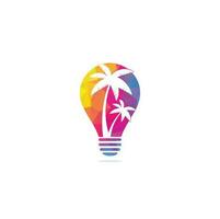 diseño de logo de playa tropical y palmera. diseño de logotipo vectorial de concepto de forma de bulbo de palmera. logotipo de playa vector