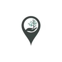 árbol en el diseño del logotipo del vector de la mano. logotipo de productos naturales. diseño de logotipo de concepto de forma de pin de mapa de árbol de mano