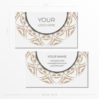 diseño de tarjeta de visita blanca con adorno. elegantes tarjetas de visita con lugar para el texto y patrones abstractos. vector