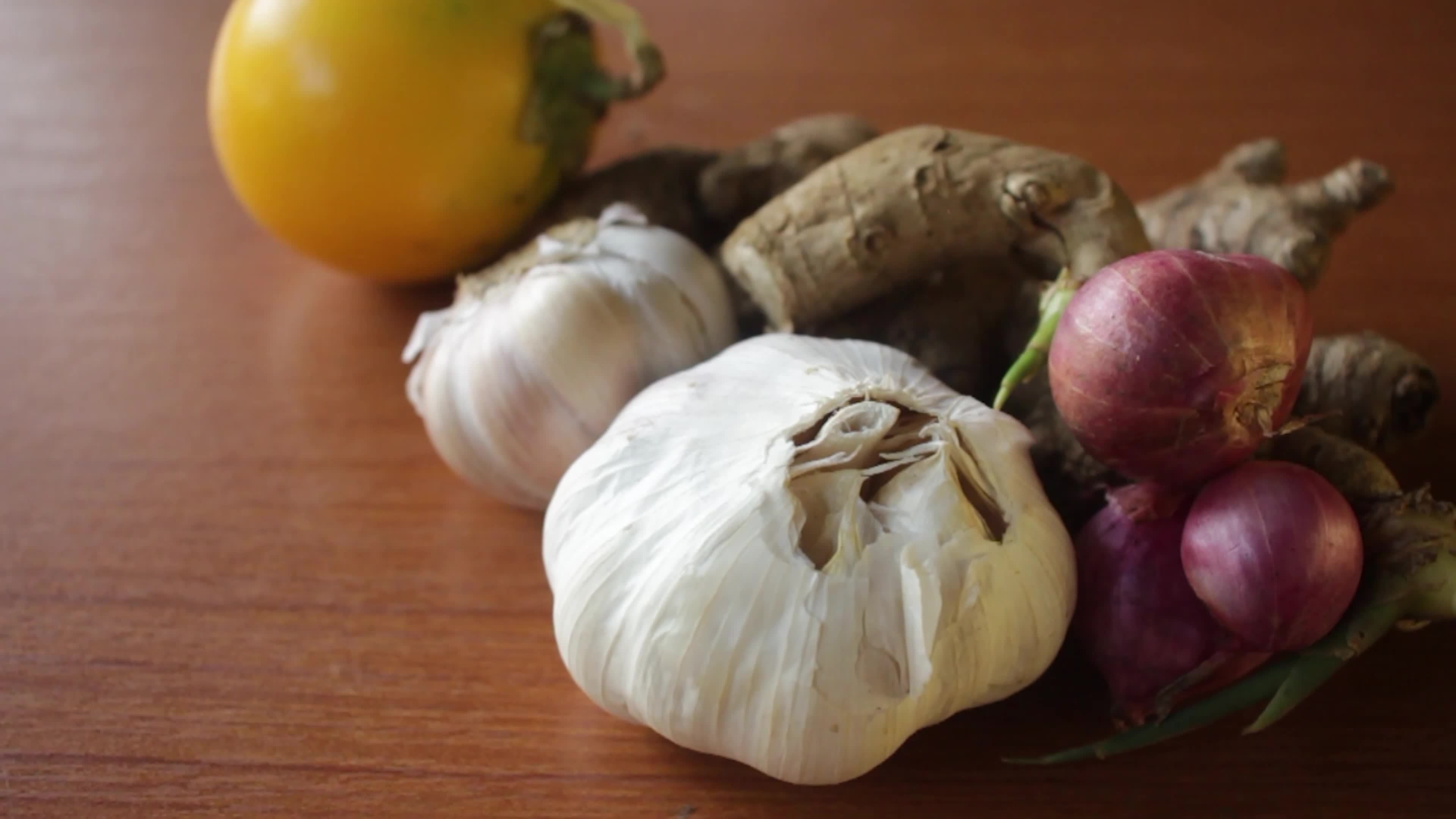 red onion, garlic and ginger which are prepared as cooking spices 13642733 Stock Video at Vecteezy
