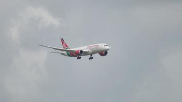 AMSTERDAM, THE NETHERLANDS JULY 27, 2017 - Kenya Airways Boeing 787 Dreamliner 5Y KZB approaching before landing at runway 18C Zwanenburgbaan. Shiphol Airport, Amsterdam, Holland video