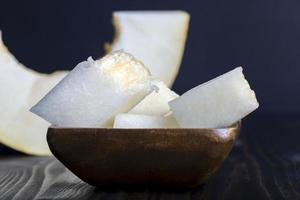 delicioso melón maduro durante la cocción del postre foto