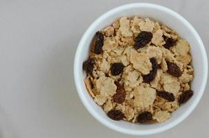 cereales y pasas para el desayuno foto