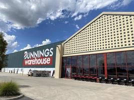 ALBURY, NEW SOUTH WALES, AUSTRALIA 2022 Bunnings Warehouse, is an international household hardware store. photo