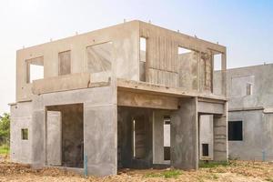 construcción residencial nueva casa con sistema de prefabricación en progreso en el sitio de construcción foto