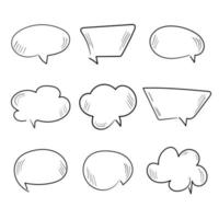 globo de diálogo en blanco para hablar o conversar. vector dibujado a mano de estilo cómico. ilustración de burbuja vacía para texto y mensaje.