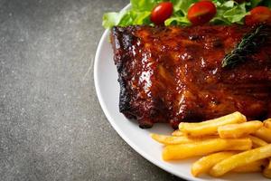 costillas de cerdo a la parrilla y barbacoa foto