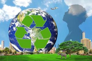 reciclar el concepto de reutilización. proteger el medio ambiente, reducir la contaminación, amar el mundo. foto